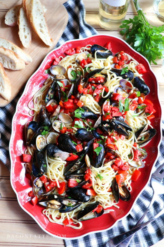 Linguine con le Vongole – Linguine with Clams recipe from BaconFatte.com