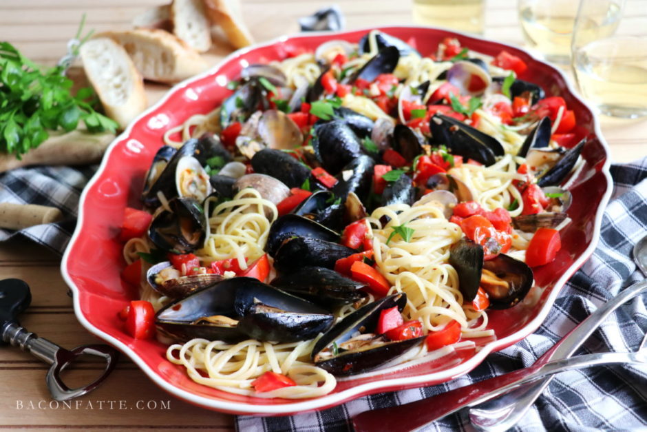 Linguine con le Vongole – Linguine with Clams recipe from BaconFatte.com
